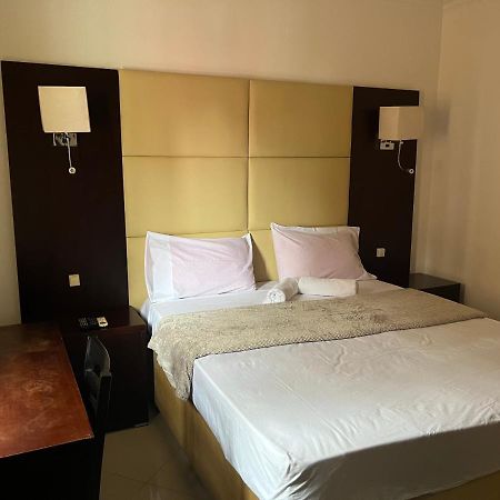 Guest House La Plaza Luanda Exterior photo