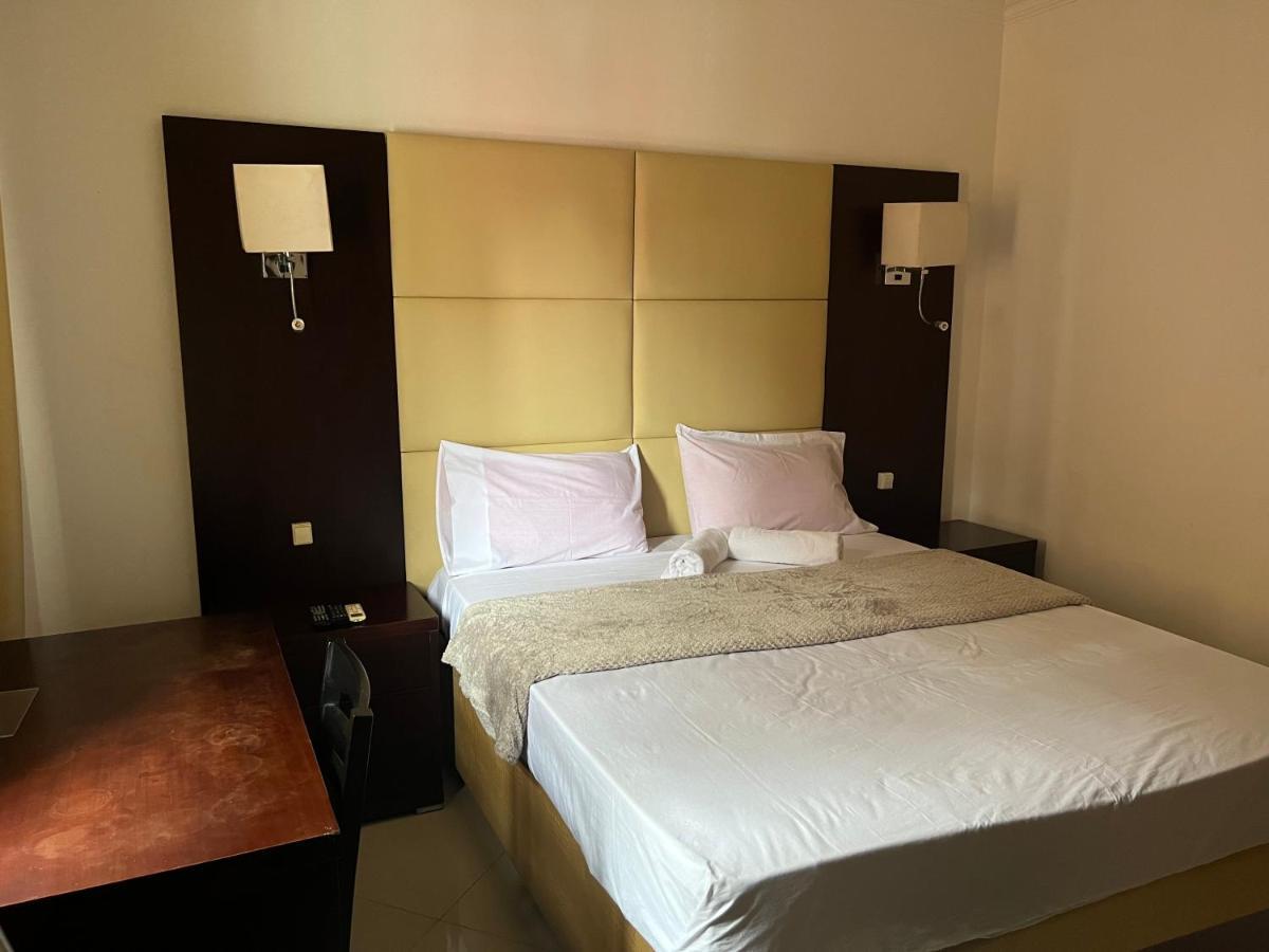 Guest House La Plaza Luanda Exterior photo