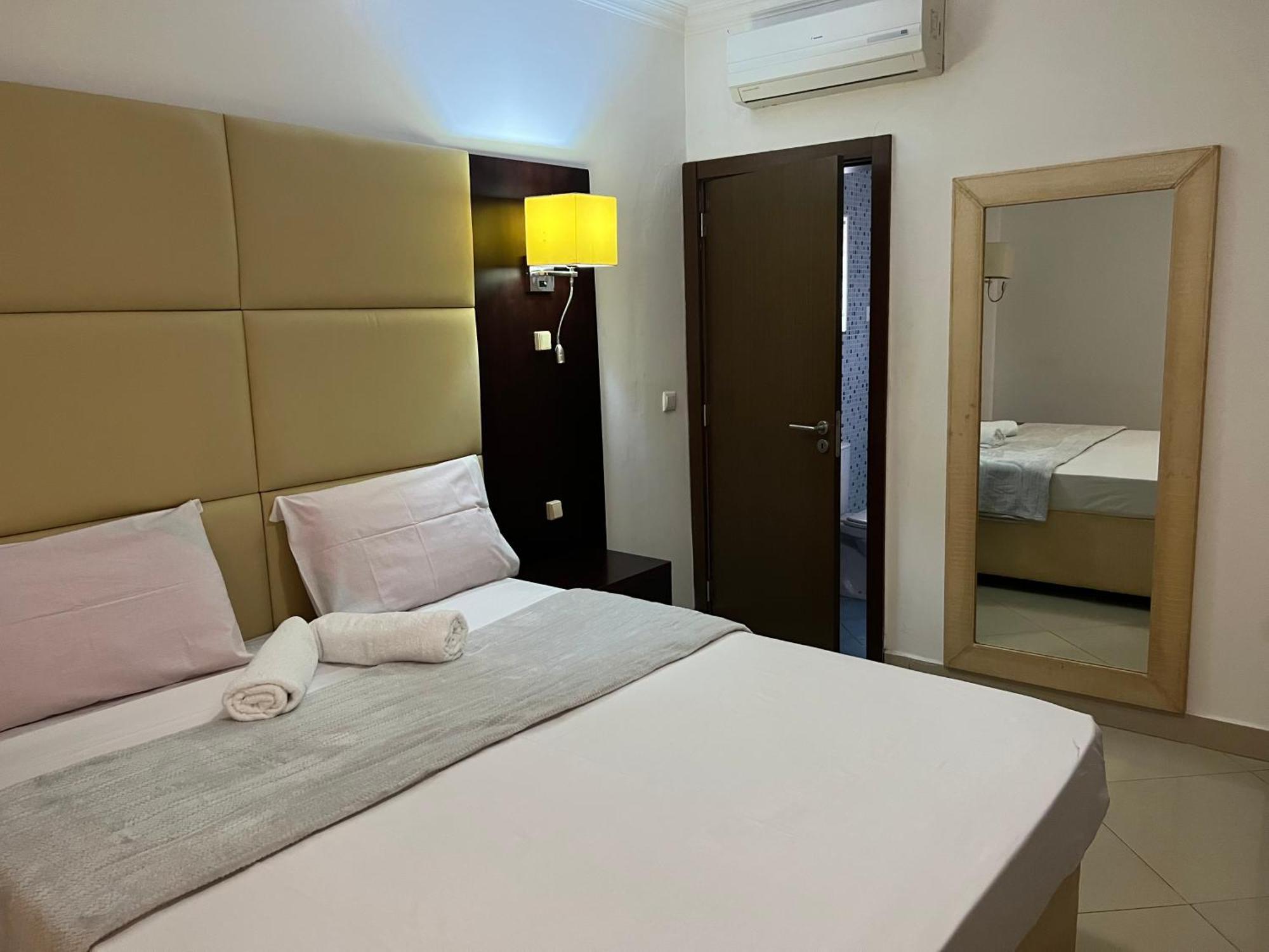 Guest House La Plaza Luanda Exterior photo